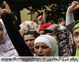 تظاهرات زنان مسلمان کوزوو در اعتراض به ممنوع شدن حجاب در مدارس