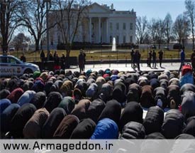 برگزاری نماز جماعت مسلمانان در مقابل کاخ سفید